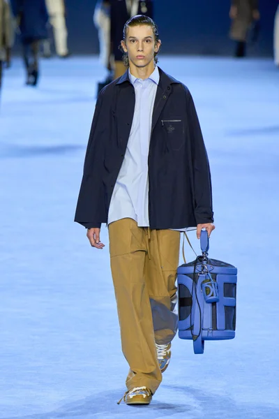 Look 18